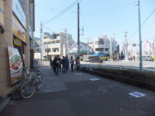 平和台駅1番出口、左手の風景